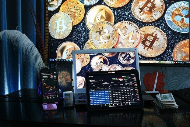 Buy and Sell or Trade? The Advantages and Disadvantages of CFDs in the Crypto Market